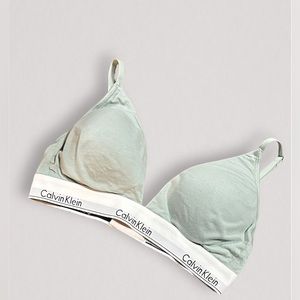 Calvin Klein Women’s Sports Bra Padded without Wire size L Light Blue